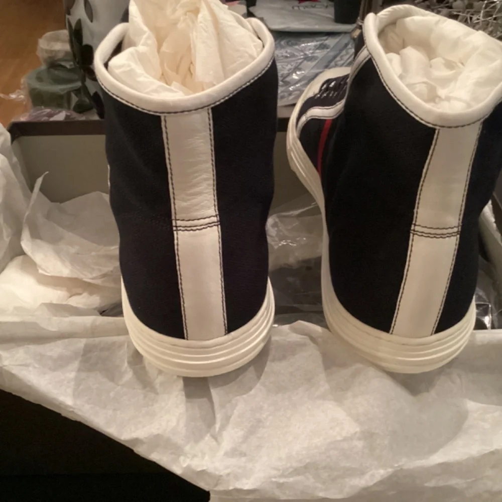 Gucci Sneakers NIB size  8.5